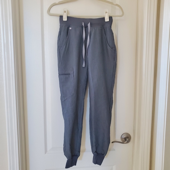 FIGS - Scrubs Top and Bottom Set - Picture 8 of 12